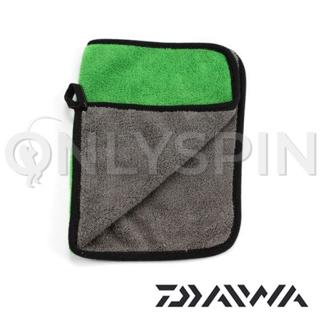 Полотенце Daiwa Зеленое с карабином